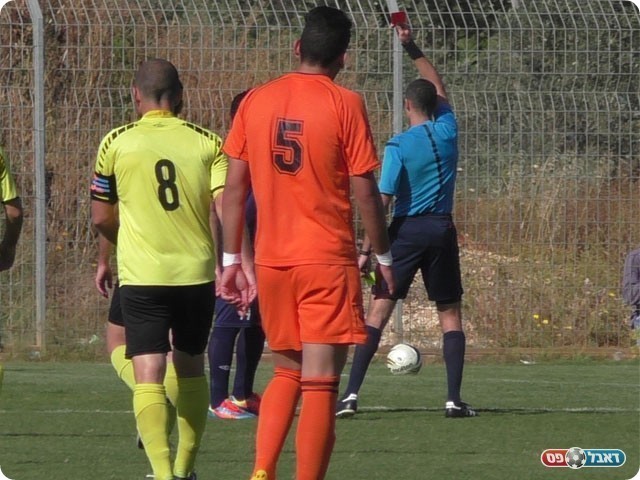 רואה את האדום (שקד מורג)